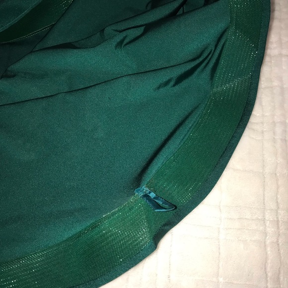 Stunning Emerald Green Evening Gown! - Picture 8 of 8